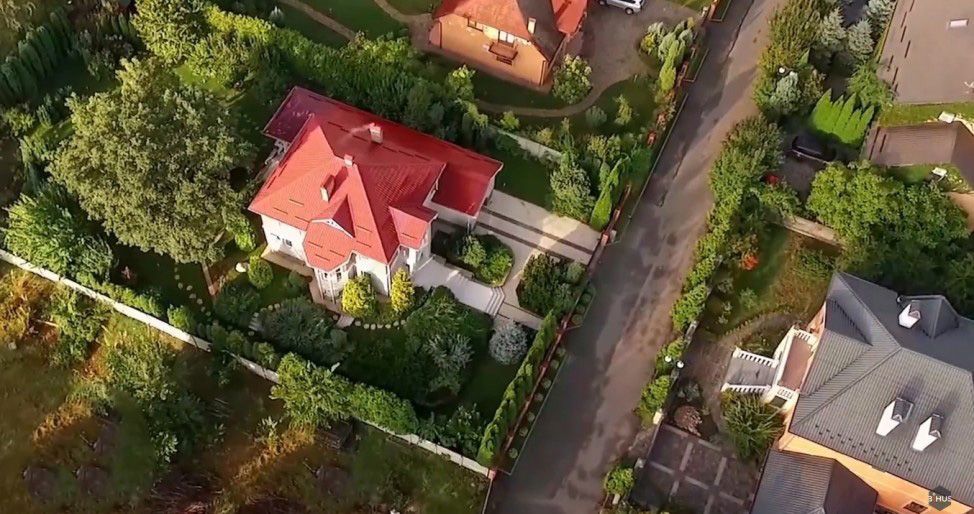 Сім'я СБУшника купила елітний будинок, на який би голова служби Грицак заробляв 120 років