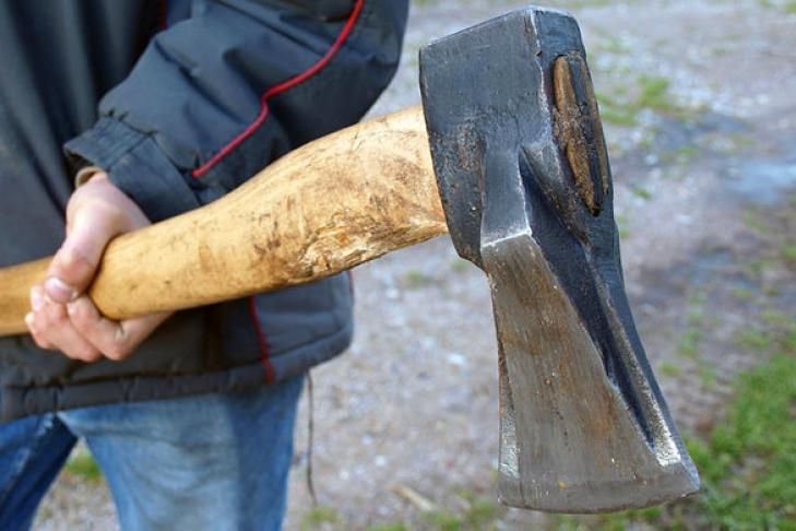 В Польше украинец с топором напал на прохожих В Польше украинец с топором напал на прохожих