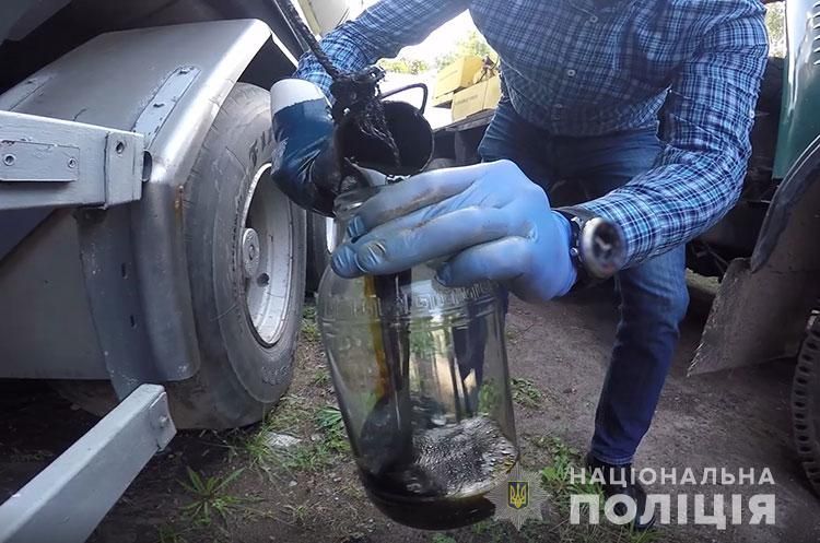 На Днепропетровщине полиция ликвидировала незаконный нефтеперерабатывающий завод