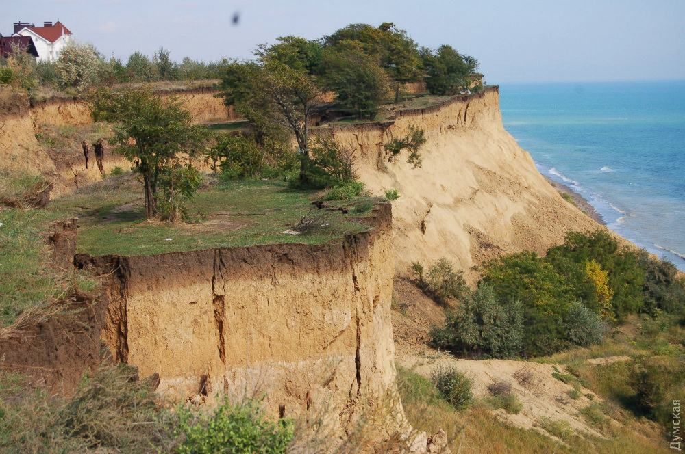 В Одесской области произошел масштабный оползень: фото В Одесской области произошел масштабный оползень: фото