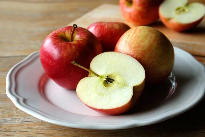 Фізетін міститься у яблуках