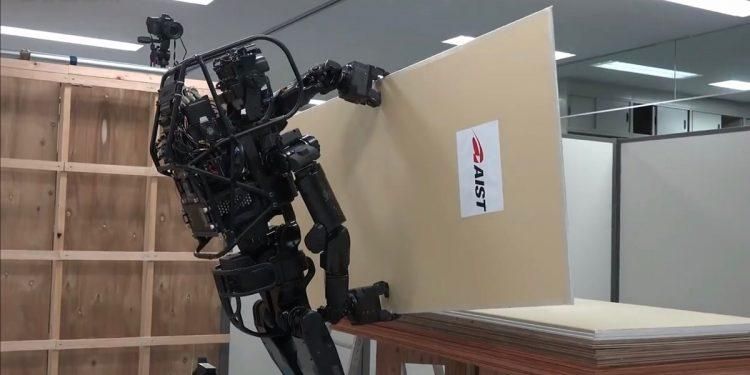 Створити людиноподібного робота, що працює на будівництві Створити людиноподібного робота, що працює на будівництві