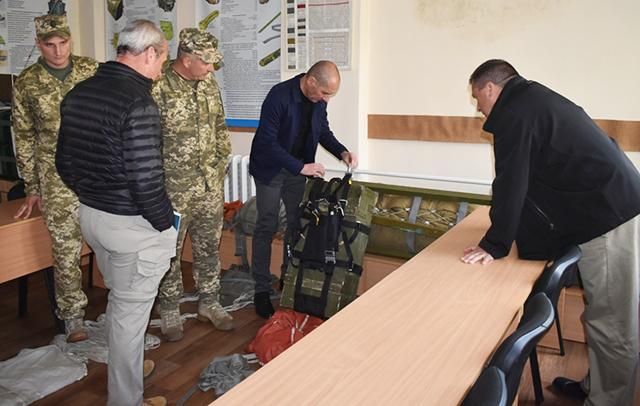 Українські десантники отримають десантно-парашутні системи зі США