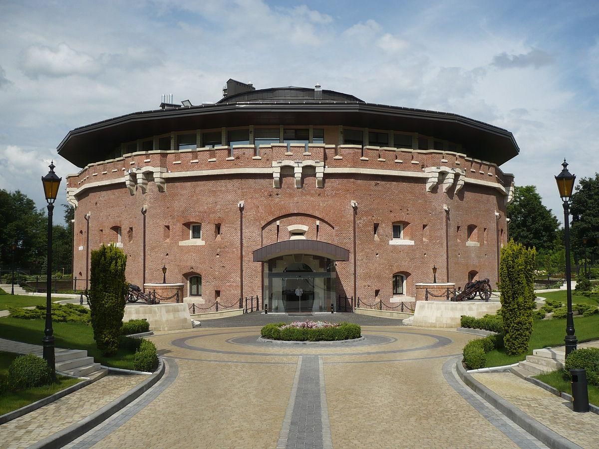 У Львові провели екскурсію колишнім німецьким концтабором У Львові провели екскурсію колишнім німецьким концтабором