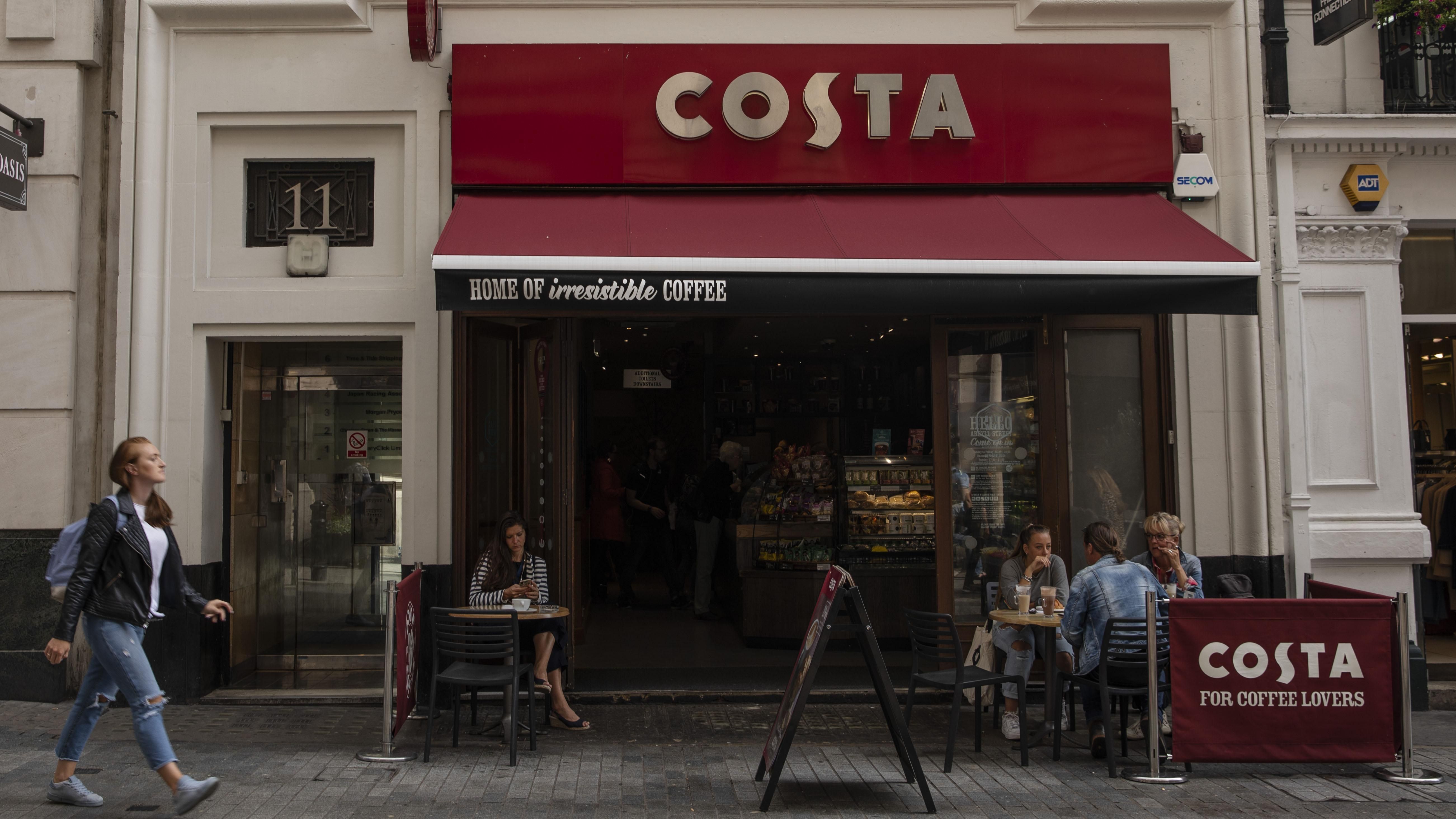 У Британії заборонили рекламу кав'ярні через критику свіжих фруктів