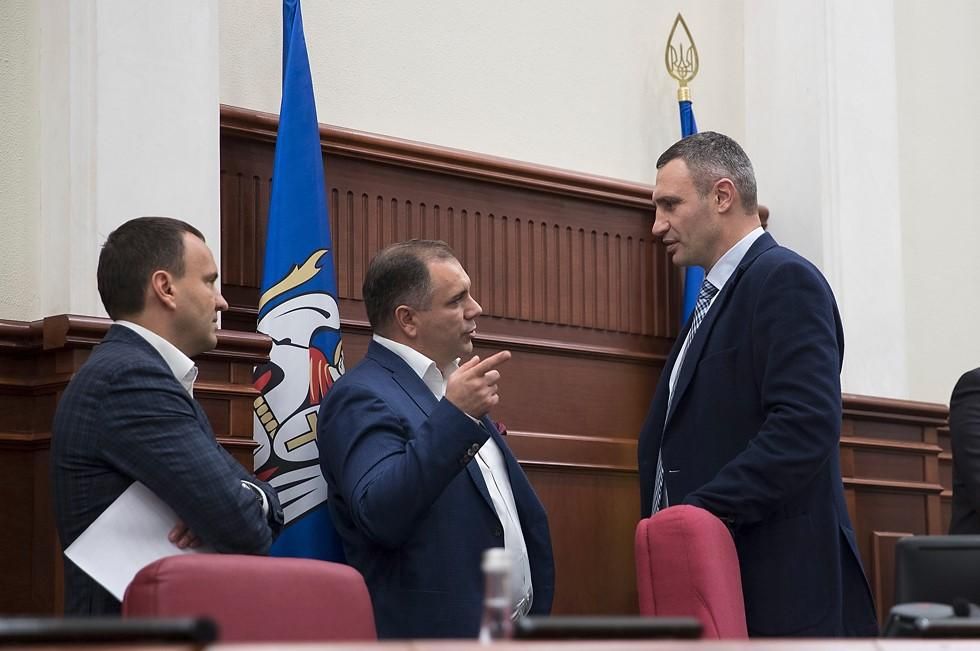 Чиновники мають нарешті дійти згоди та повернути киянам гарячу воду, – Кличко Чиновники мають нарешті дійти згоди та повернути киянам гарячу воду, – Кличко