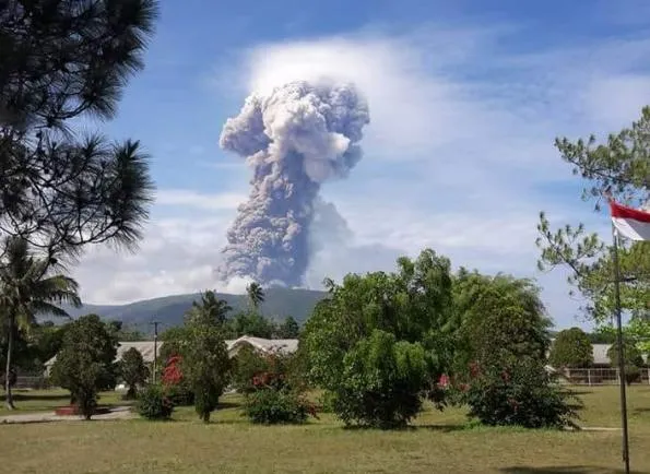 Виверження вулкану в Індонезії