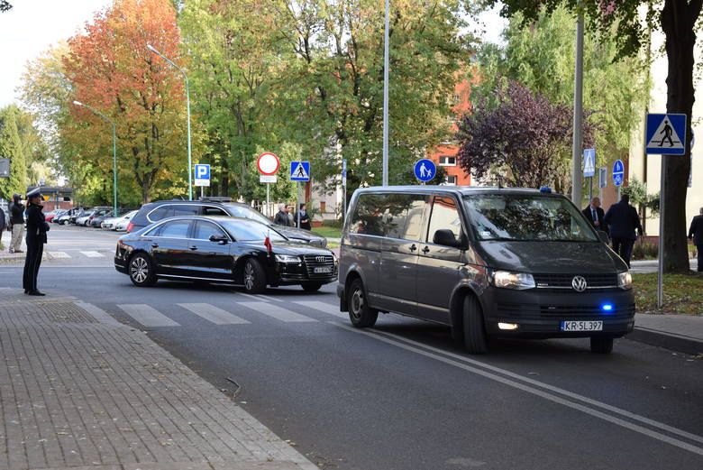 Автомобіль із кортежу президента Польщі збив дитину на пішохідному переході: фото