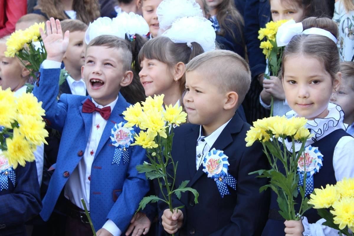 Лечить котиков и исследовать джунгли: в День учителя первоклассники доверили мечты наставникам Лечить котиков и исследовать джунгли: в День учителя первоклассники доверили мечты наставникам