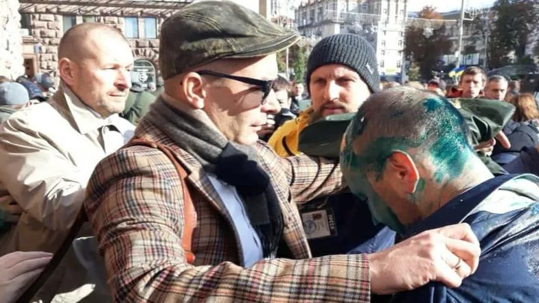 В Києві облили зеленкою депутата Сергія Гусовського