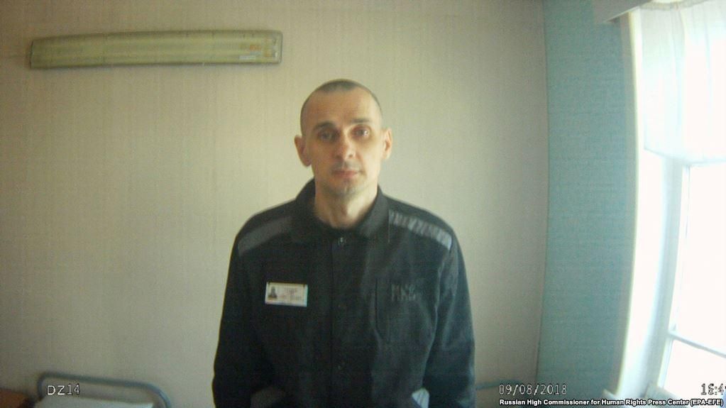 "Я змушений припинити голодування": з'явилась заява Сенцова "Я змушений припинити голодування": з'явилась заява Сенцова