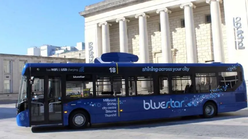 автобус, що очищає повітря автобус, що очищає повітря