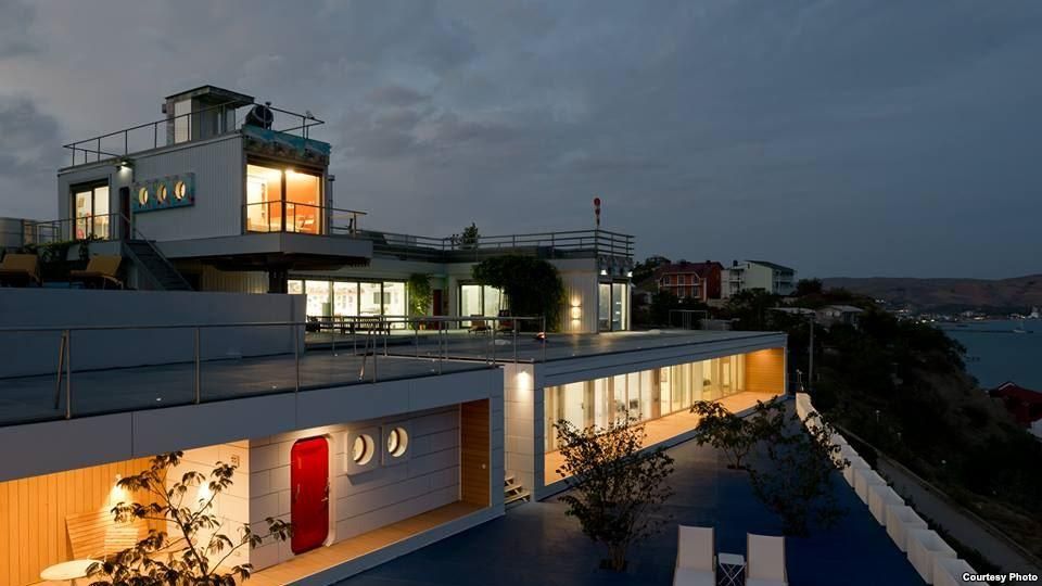 Скандал с виллой Киселева: кто дал поручение изъять газету из продажи Скандал с виллой Киселева: кто дал поручение изъять газету из продажи