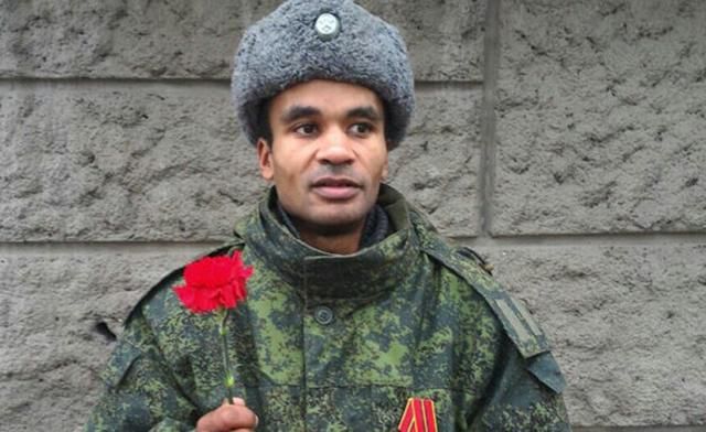 Боевик "Черный Ленин" рассмешил соцсети своим громким видеообращением Боевик "Черный Ленин" рассмешил соцсети своим громким видеообращением