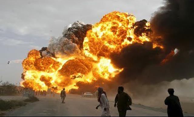 В Конго після аварії вибухнула цистерна з пальним: є десятки жертв В Конго після аварії вибухнула цистерна з пальним: є десятки жертв