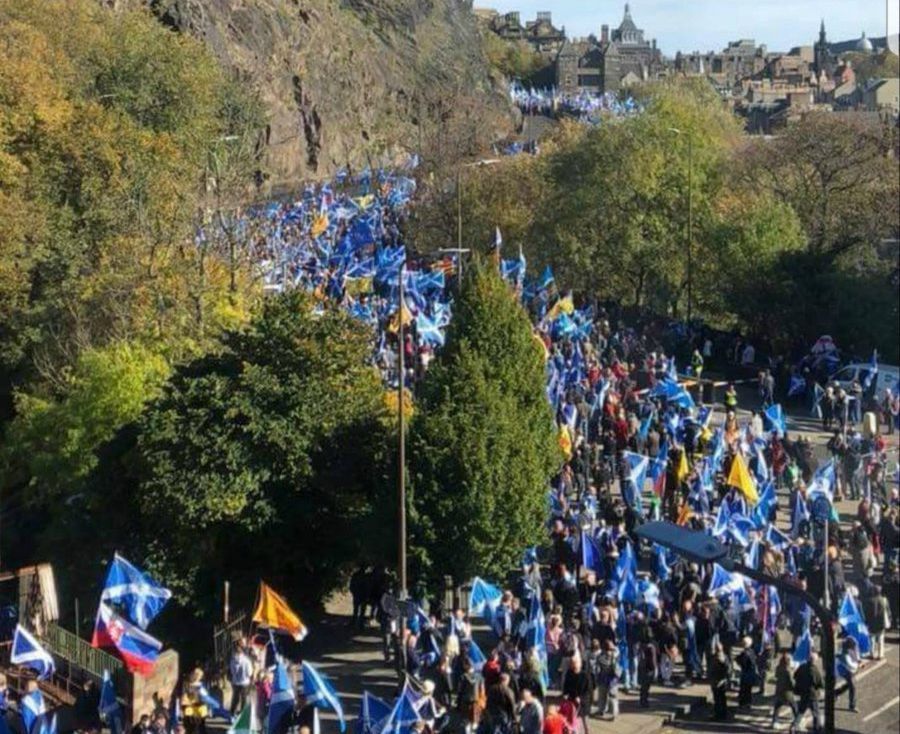У Шотландії відбувся масштабний мітинг за незалежність від Великої Британії: фото