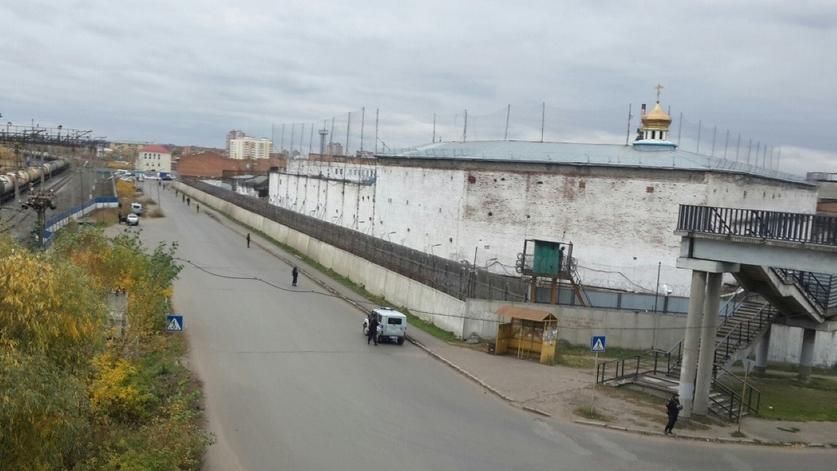 Схоже на бунт у колонії: масова бійка засуджених сталася у Росії Схоже на бунт у колонії: масова бійка засуджених сталася у Росії