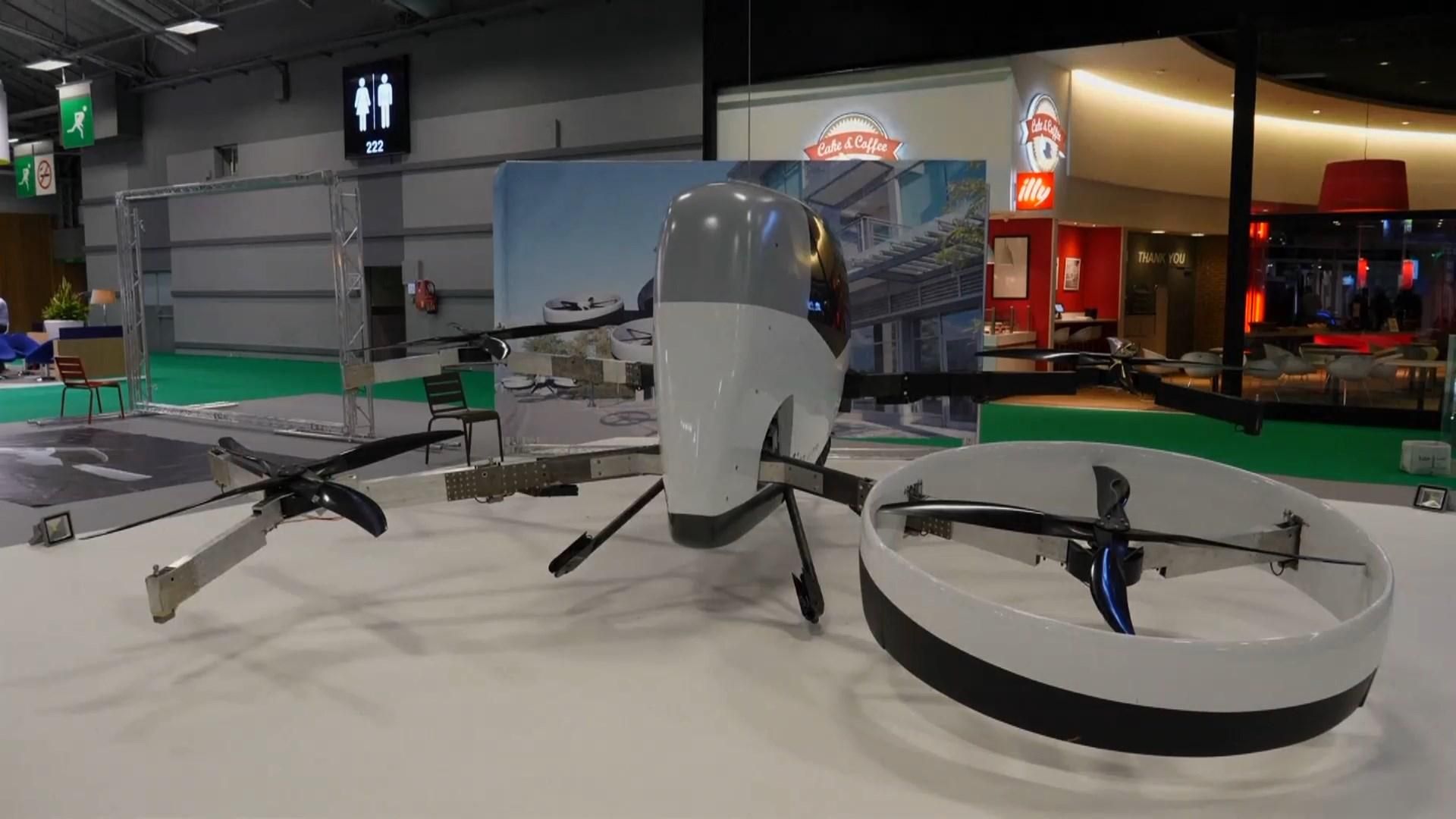 Літаючі автівки та безпілотні автобуси у Парижі: фото Літаючі автівки та безпілотні автобуси у Парижі: фото