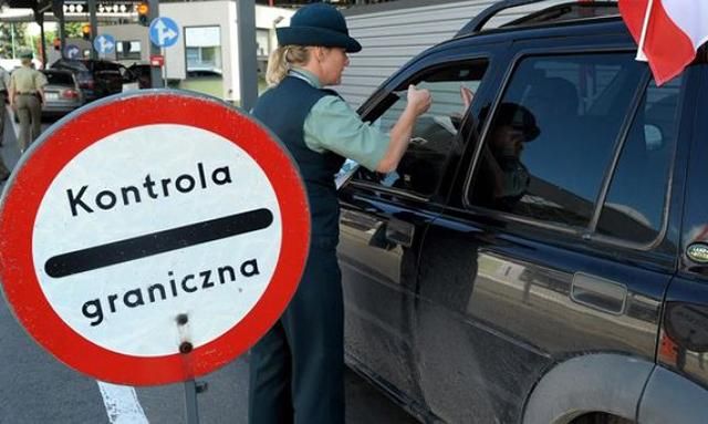 На границе с Польшей автомобили стоят в очередях по три дня