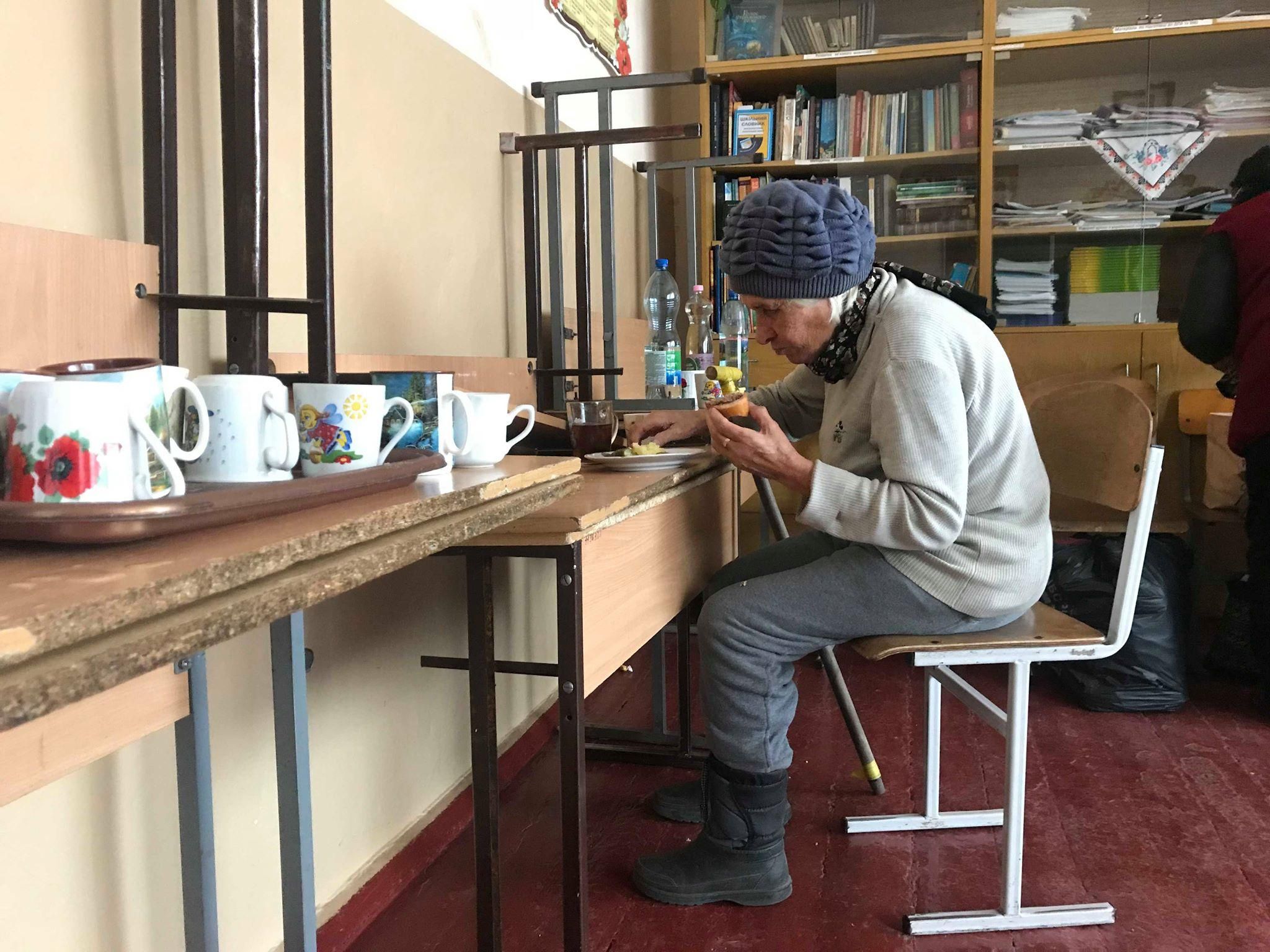 Як і куди евакуйовують людей після вибухів у Ічні: ексклюзивний фоторепортаж Як і куди евакуйовують людей після вибухів у Ічні: ексклюзивний фоторепортаж