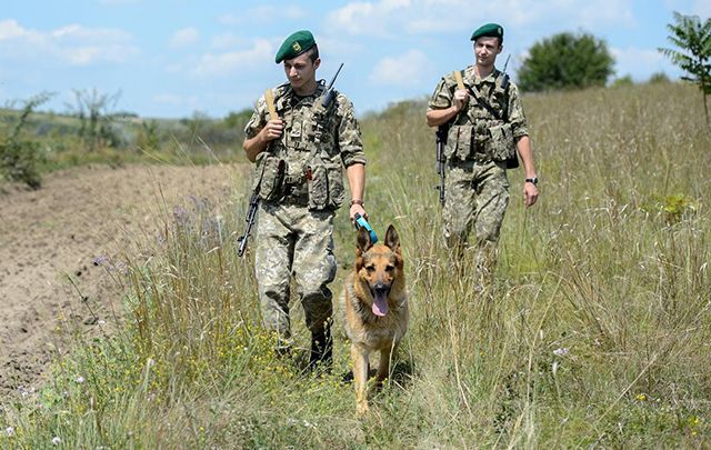 Украина усилила защиту границы из-за взрывов на военных складах возле Ични Украина усилила защиту границы из-за взрывов на военных складах возле Ични