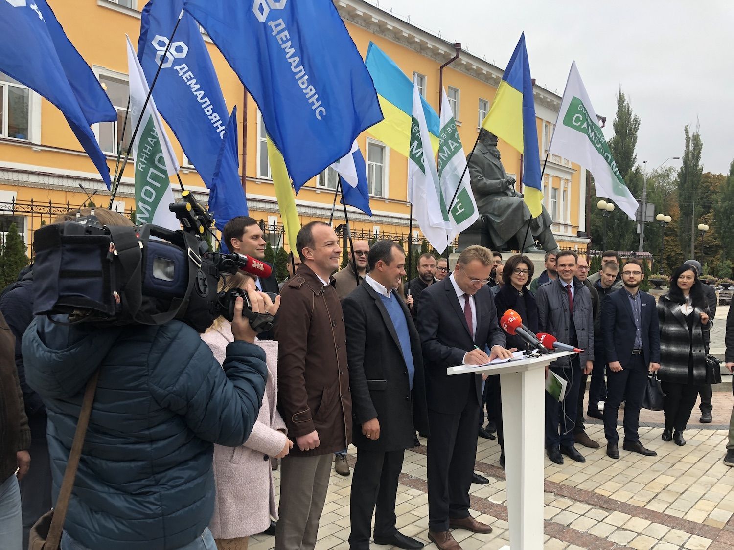 "Самопоміч" та ДемАльянс об'єднались і спільно висувають кандидатуру Садового на пост Президента