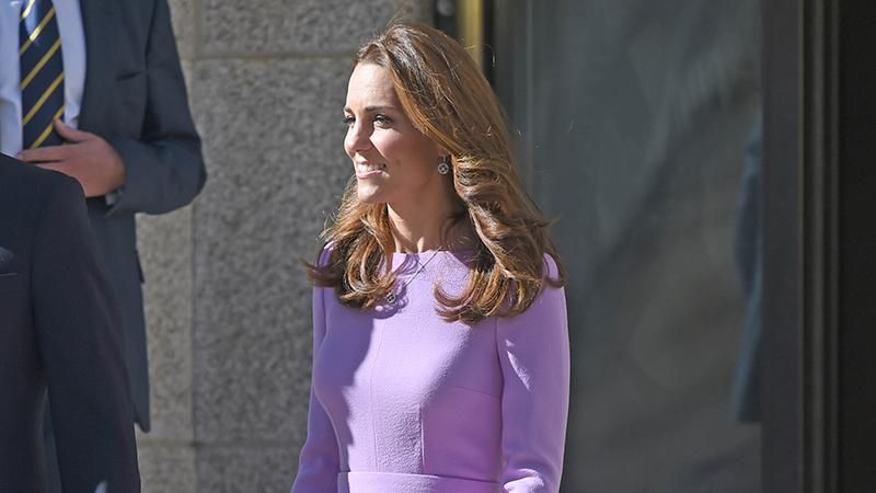 Кейт Миддлтон вышла на публику в прошлогоднем платье: сравнение образов