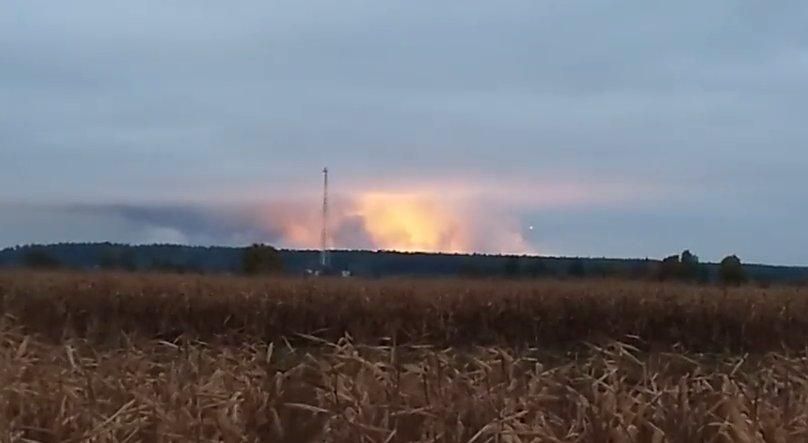 Українські чиновники займаються всім, окрім оборони, – Поляков про вибухи на військових складах Українські чиновники займаються всім, окрім оборони, – Поляков про вибухи на військових складах