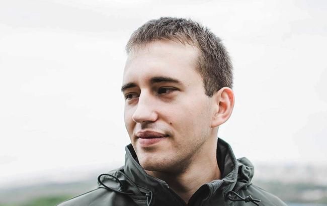 У квартиру лідера націоналістичної організації С14 кинули гранату, є поранені: фото У квартиру лідера націоналістичної організації С14 кинули гранату, є поранені: фото