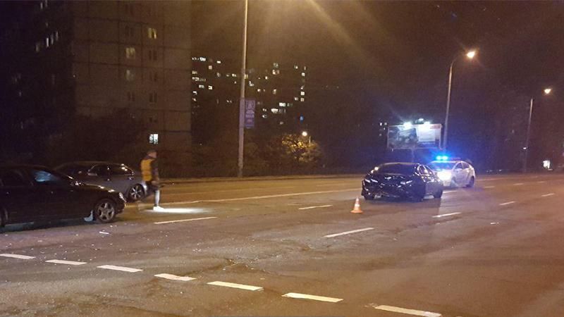 В Киеве вооруженный водитель иномарки устроил тройное ДТП с жертвами В Киеве вооруженный водитель иномарки устроил тройное ДТП с жертвами