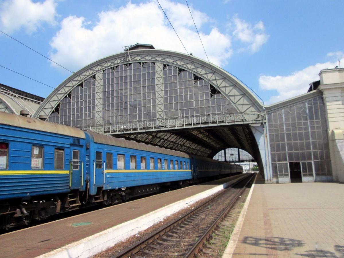 "Укрзалізниця" призначила 14 додаткових потягів з нагоди Дня захисника України