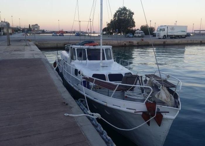 В Средиземном море задержали украинскую яхту с почти 60 мигрантами