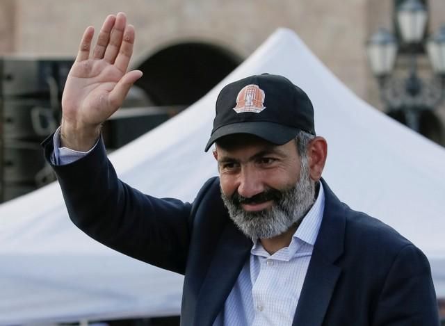 Революційний прем'єр Вірменії Пашинян оголосив про відставку: відома причина