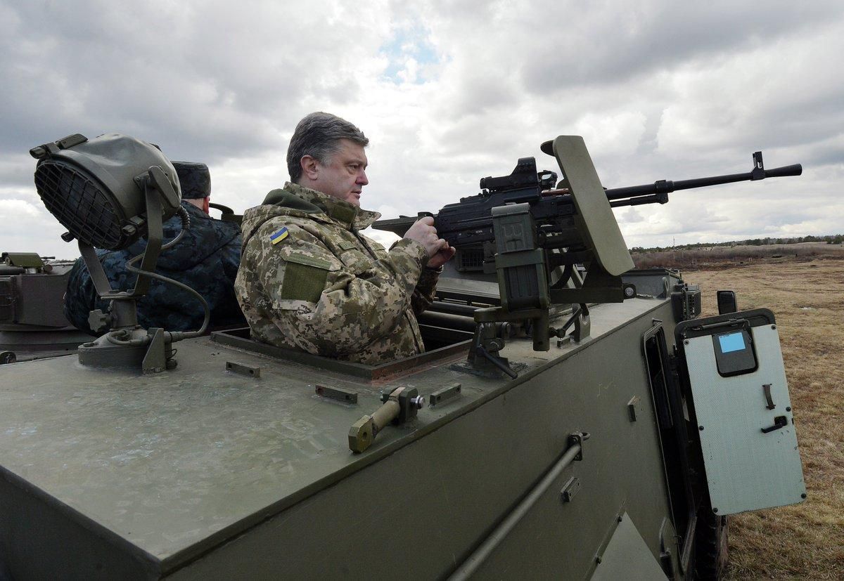 Війна на Донбасі: Порошенко наказав стріляти з усієї наявної зброї