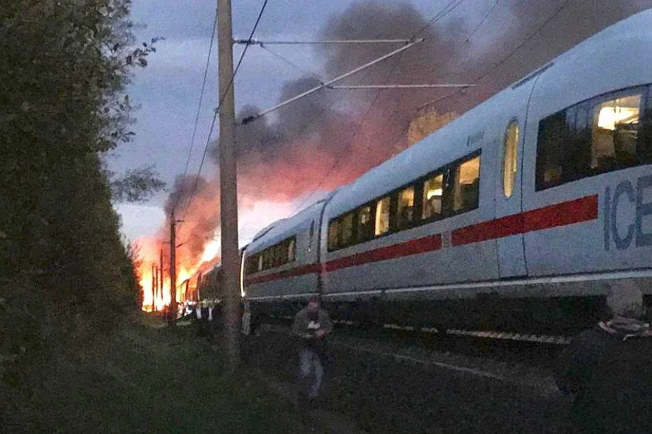 У Німеччині під час руху загорівся потяг