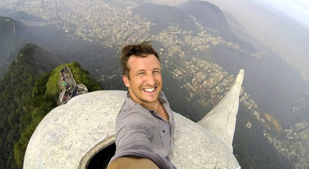 Ученые назвали самые распространенные случаи смертей из-за селфи Ученые назвали самые распространенные случаи смертей из-за селфи