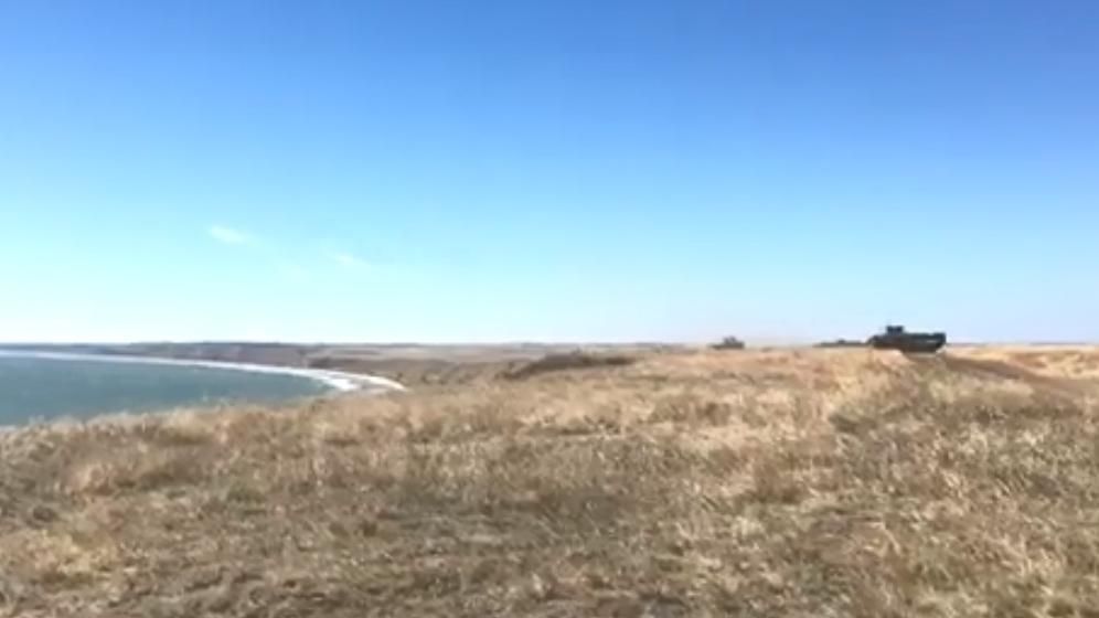 Україна продемонструвала готовність дати відсіч Росії на Азові: яскраві відео Україна продемонструвала готовність дати відсіч Росії на Азові: яскраві відео