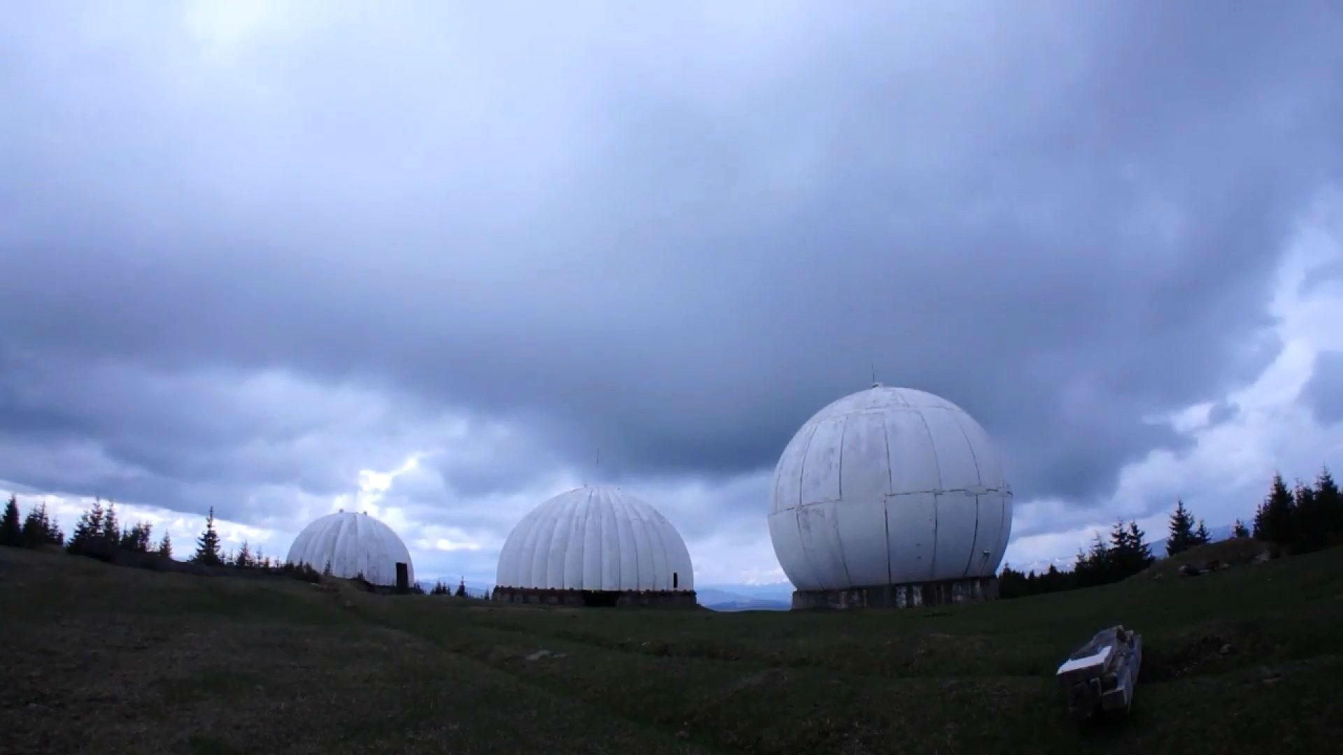 В Карпатах неизвестные разбирают популярную военную базу: фото В Карпатах неизвестные разбирают популярную военную базу: фото