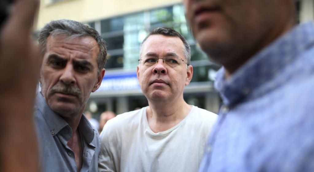 Суд Турции освободил американского пастора Эндрю Брансона Суд Турции освободил американского пастора Эндрю Брансона