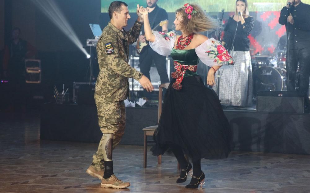 Українські воїни задля танцю приїхали в столицю з передової: зворушливий фоторепортаж