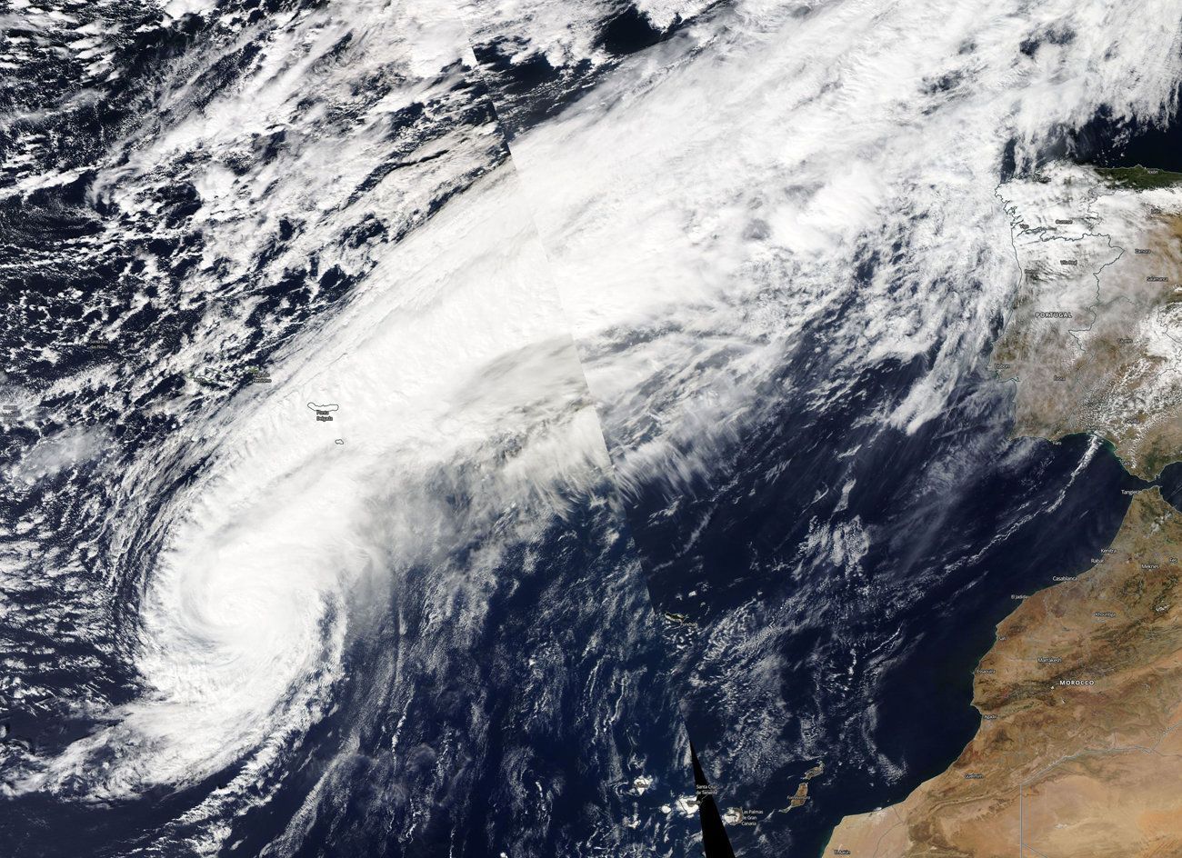 На Європу насувається потужний ураган "Леслі": відомо, по яких країнах він вдарить