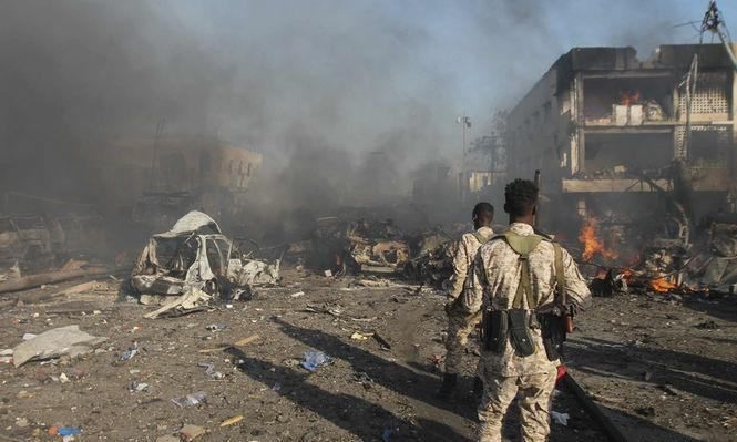 У Сомалі двоє смертників влаштували теракт, є загиблі У Сомалі двоє смертників влаштували теракт, є загиблі