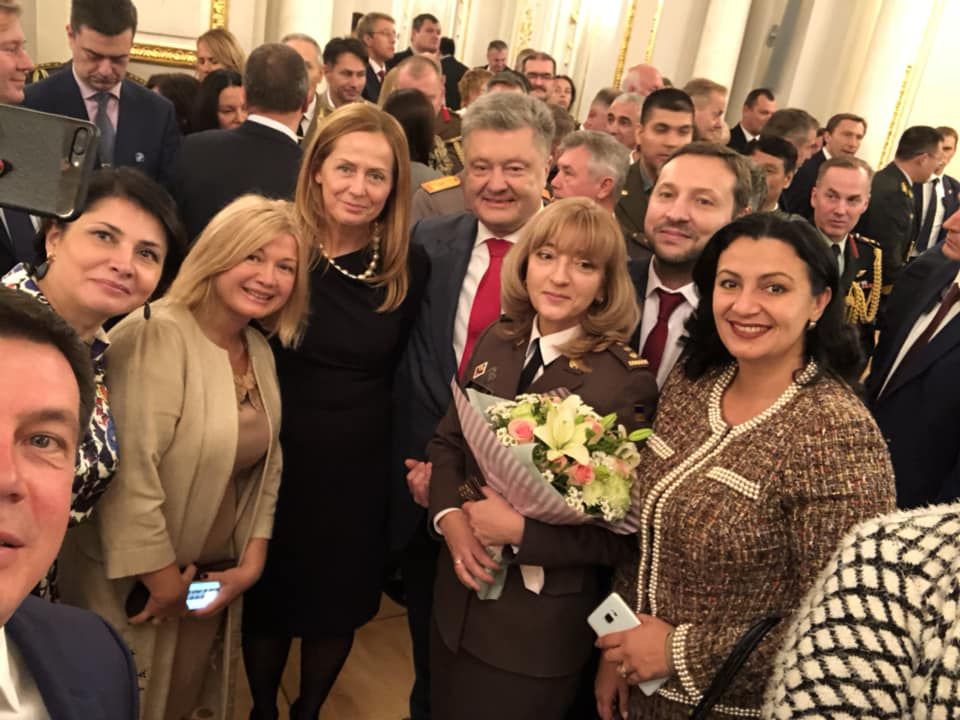 Порошенко вперше в Україні присвоїв звання генерала жінці