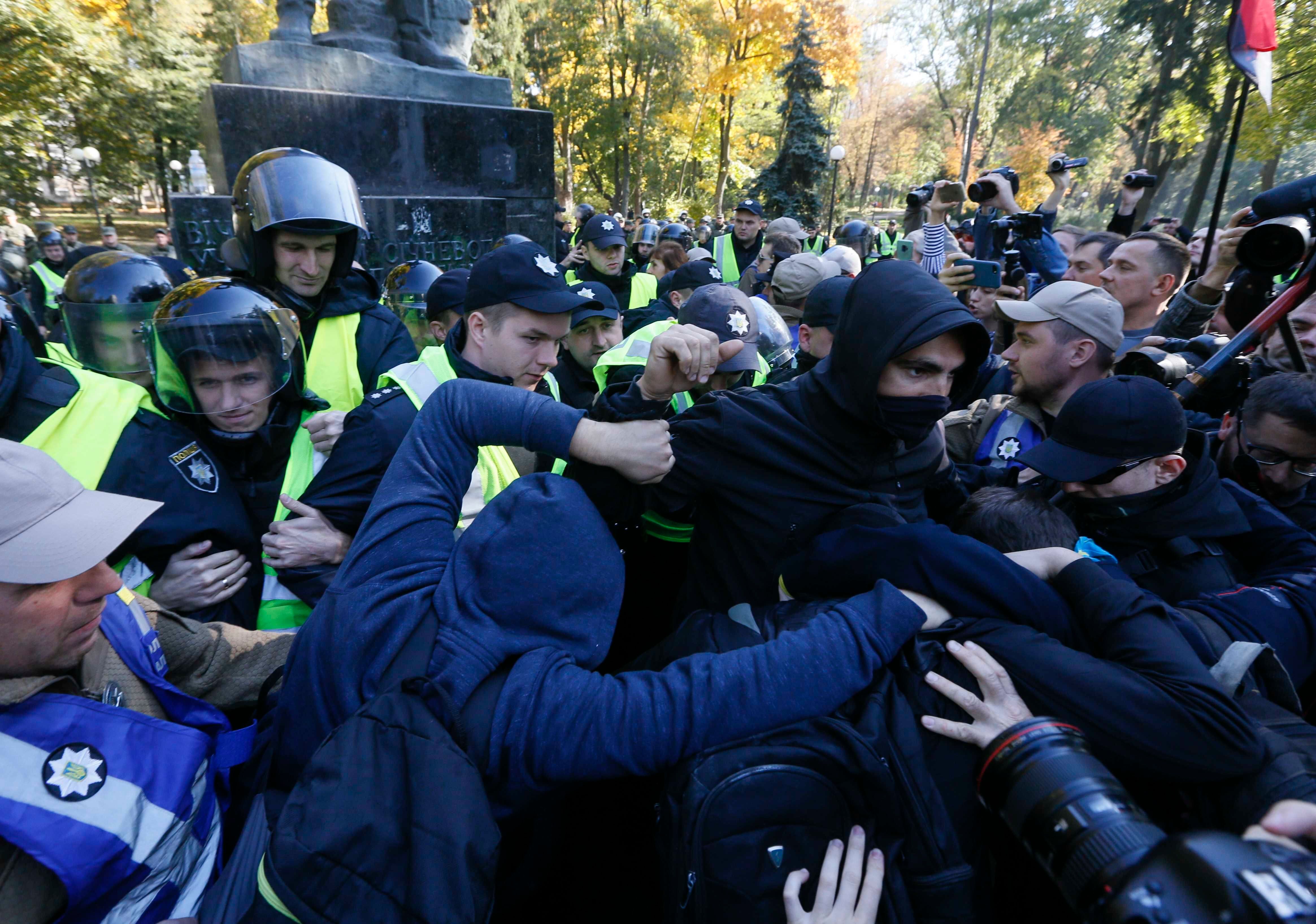 Біля Майдану Незалежності сталися сутички з поліцією