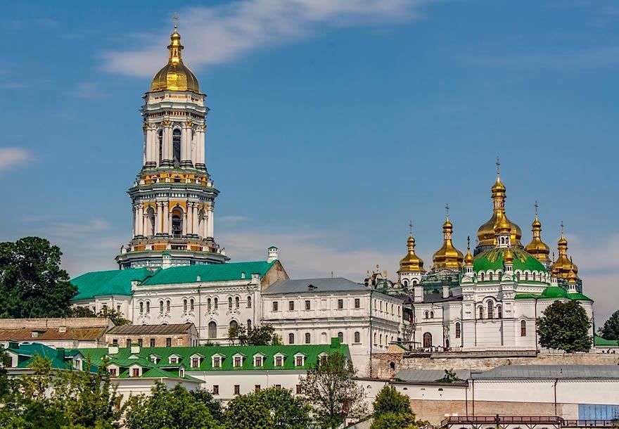 Поліція затримала понад 100 тітушок на території Києво-Печерської лаври Поліція затримала понад 100 тітушок на території Києво-Печерської лаври