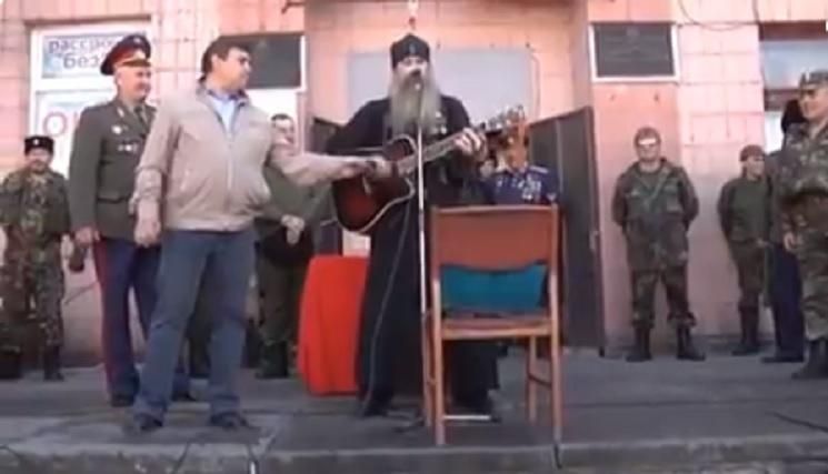 Духовник боевиков "Сталин" рассмешил сеть своей странной песней: видео