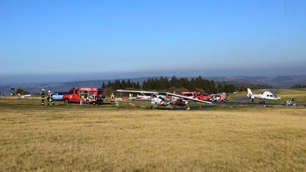 В Германии самолет упал в толпу людей: по меньшей мере 3 погибших, 8 раненых