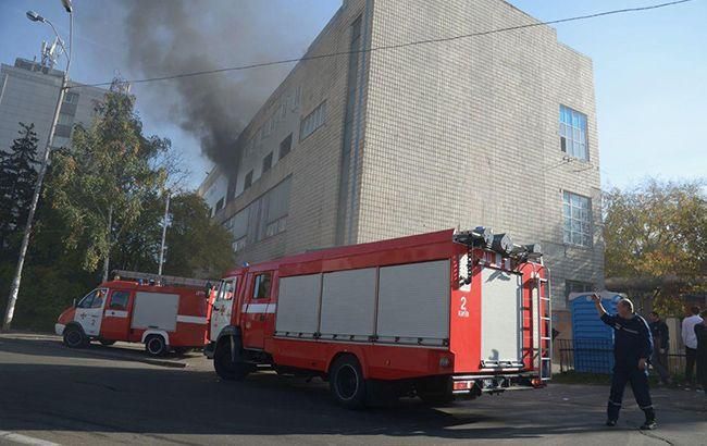 Пожар в Киеве на заводе Транссигнал: видео и фото пожара