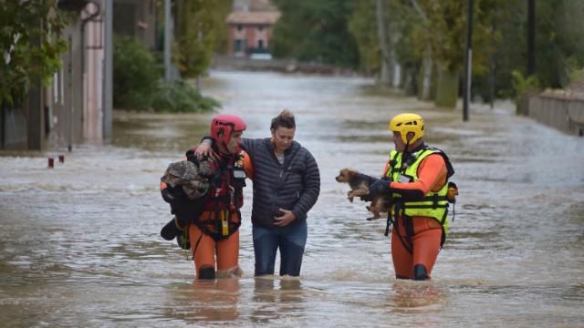 "Это было ужасно, дождь все шел и шел": количество погибших из-за наводнения во Франции  выросло