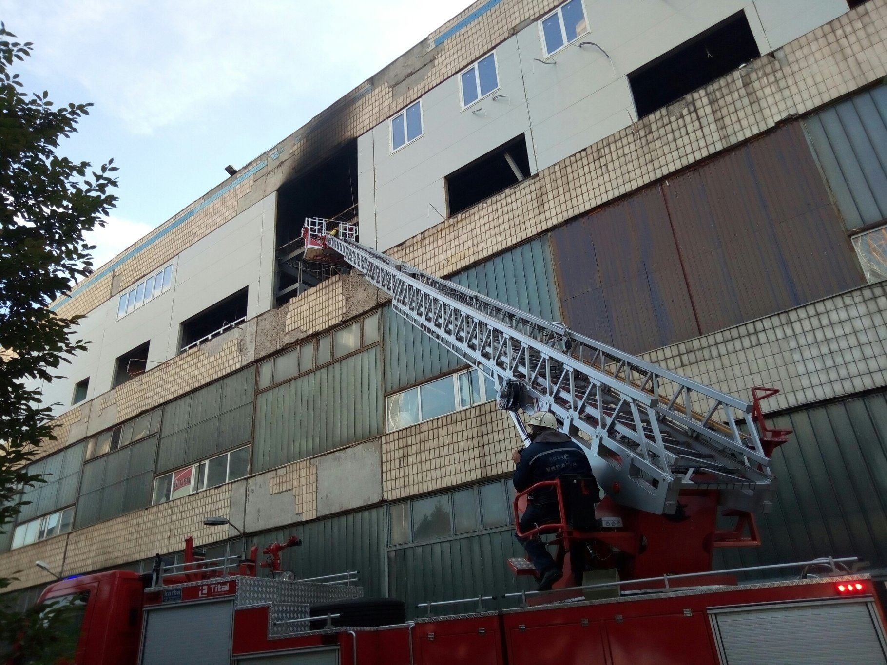 "Горел новый канал Мураева": появились детали о пожаре в Киеве "Горел новый канал Мураева": появились детали о пожаре в Киеве